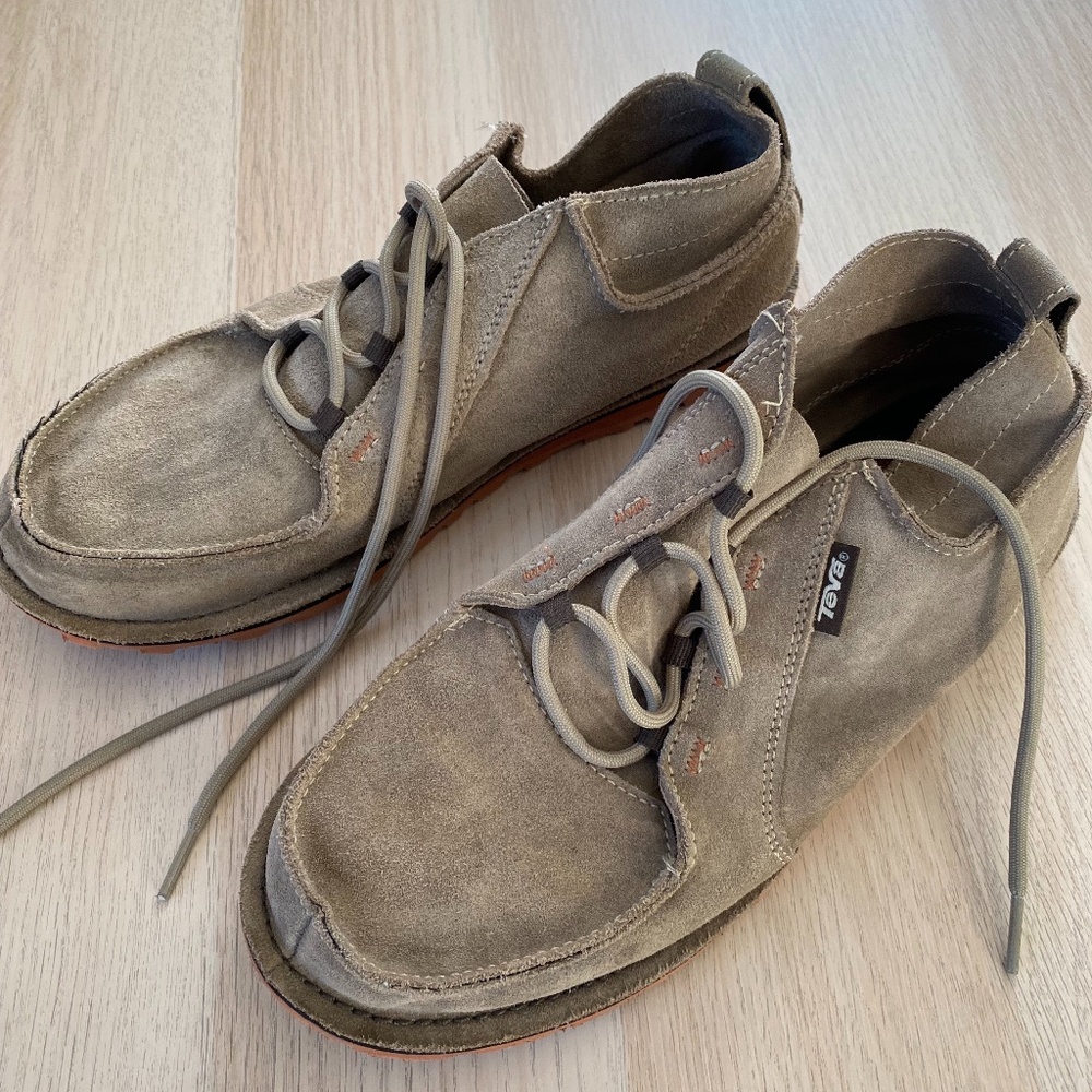 Teva mens light tan suede chukka boot/shoe size 9